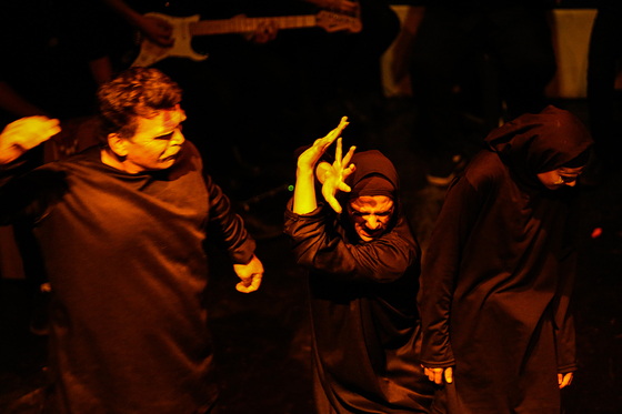 نمایش «گسل»