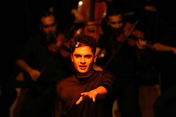 نمایش «گسل»