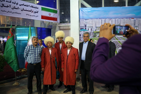 افتتاح نمایشگاه اختصاصی تولیدکنندگان کشور ترکمنستان