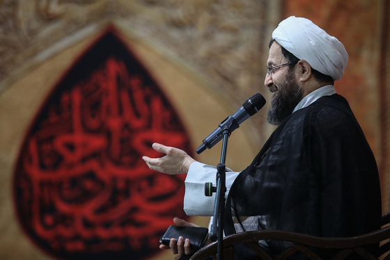 مراسم اهدای پرچم عزا به هیات مذهبی سراسر کشور