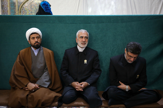 مراسم اهدای پرچم عزا به هیات مذهبی سراسر کشور