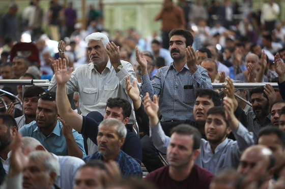 مراسم اهدای پرچم عزا به هیات مذهبی سراسر کشور