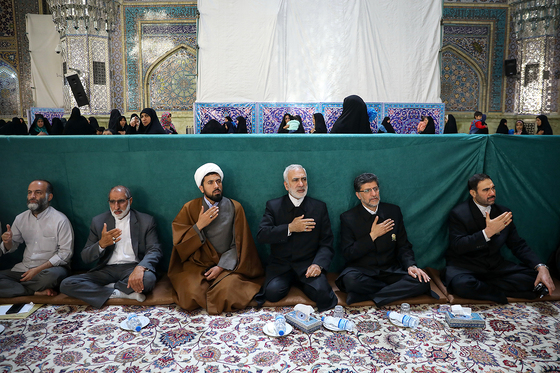 مراسم اهدای پرچم عزا به هیات مذهبی سراسر کشور