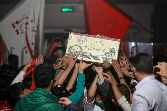 وداع با پیکر دو شهید گمنام در جمع نوجوانان نخبه سراسر کشور