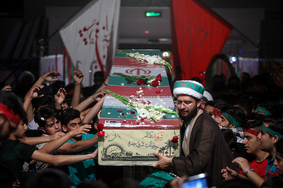وداع با پیکر دو شهید گمنام در جمع نوجوانان نخبه سراسر کشور
