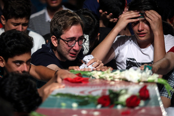 وداع با پیکر دو شهید گمنام در جمع نوجوانان نخبه سراسر کشور