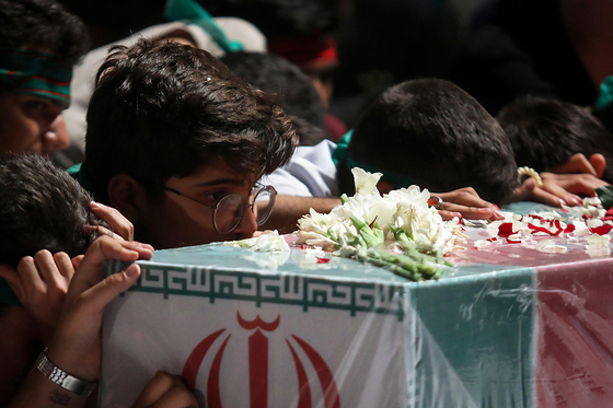 وداع با پیکر دو شهید گمنام در جمع نوجوانان نخبه سراسر کشور