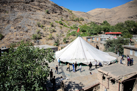 آیین خیمه پوشان در روستای پیوه ژن 