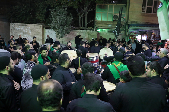 آئین سنتی مشعل گردانی نجفی های مقیم مشهد