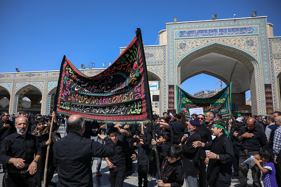 عاشورای حسینی در حرم مطهر رضوی