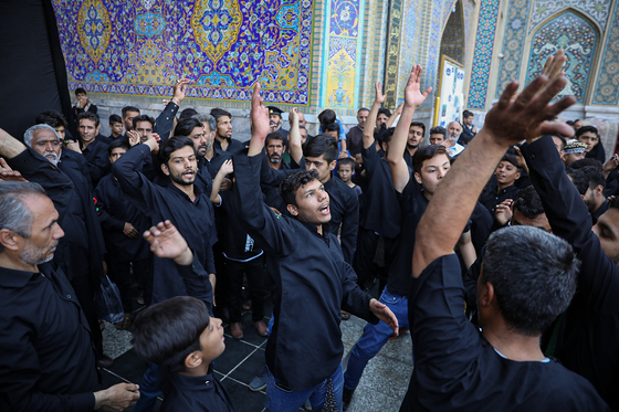 عاشورای حسینی در حرم مطهر رضوی