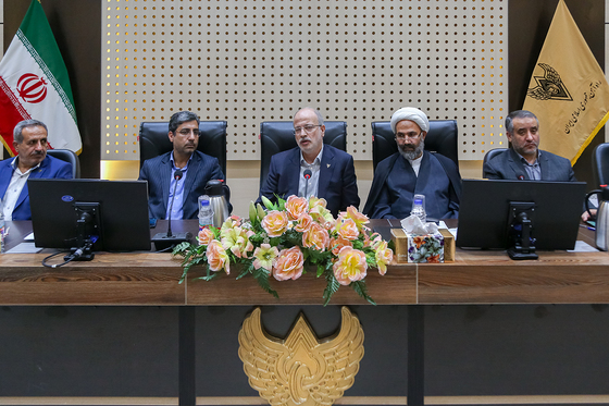 از راست، هاشمی، پژمانفر، محمدزاده، رسولیان و محمدهادی ضیایی‌مهر در مراسم تودیع معارفه مدیرکل راه آهن خراسان رضوی