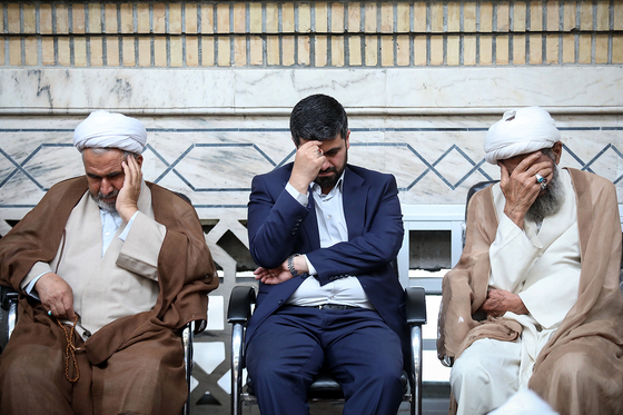 حضور جعفر مروارید مدیرکل فرهنگ و ارشاد خراسان رضوی (وسط) در مراسم آغاز سال تحصیلی حوزه علمیه خراسان
