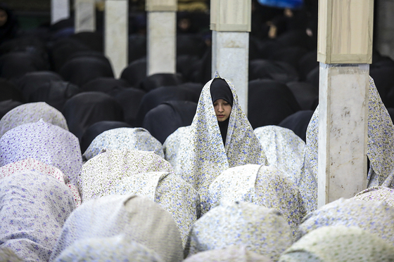 نواختن زنگ نماز در دبیرستان دخترانه شاهد