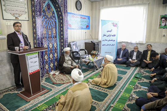نواختن زنگ نماز در دبیرستان دخترانه شاهد