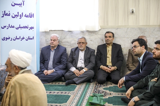 نواختن زنگ نماز در دبیرستان دخترانه شاهد