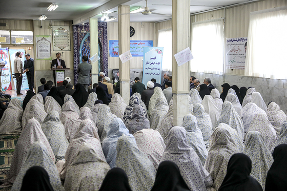 نواختن زنگ نماز در دبیرستان دخترانه شاهد