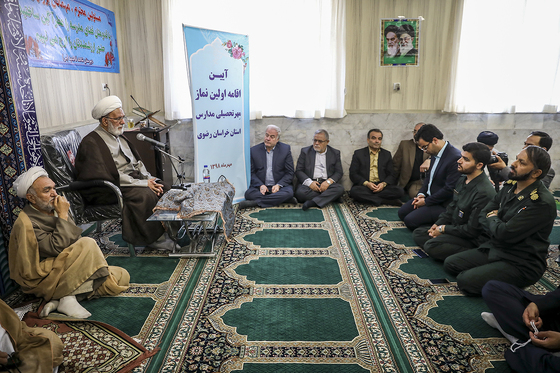 نواختن زنگ نماز در دبیرستان دخترانه شاهد