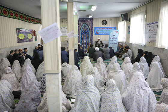 نواختن زنگ نماز در دبیرستان دخترانه شاهد