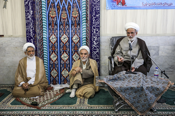 نواختن زنگ نماز در دبیرستان دخترانه شاهد