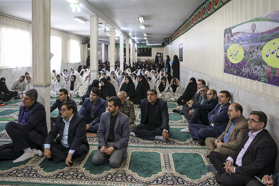 نواختن زنگ نماز در دبیرستان دخترانه شاهد