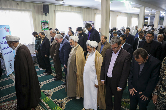 نواختن زنگ نماز در دبیرستان دخترانه شاهد