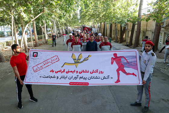 ورزش صبحگاهی آتش‌نشانان در بوستان ملت مشهد