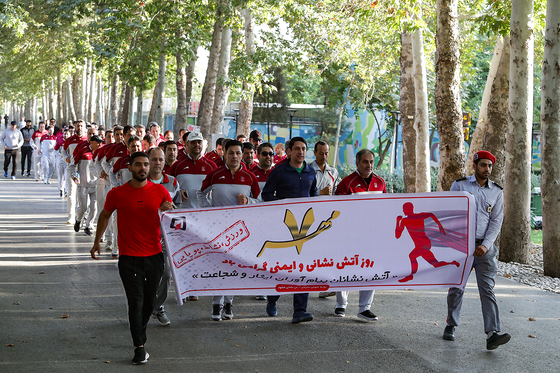 ورزش صبحگاهی آتش‌نشانان در بوستان ملت مشهد