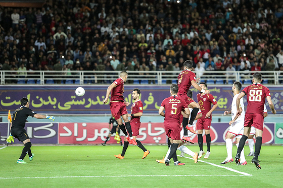 لیگ برتر فوتبال/مسابقه شهرخودرو مشهد و پرسپولیس