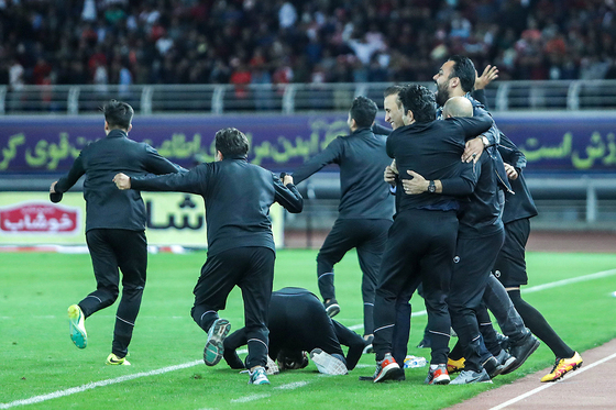 لیگ برتر فوتبال/مسابقه شهرخودرو مشهد و پرسپولیس
