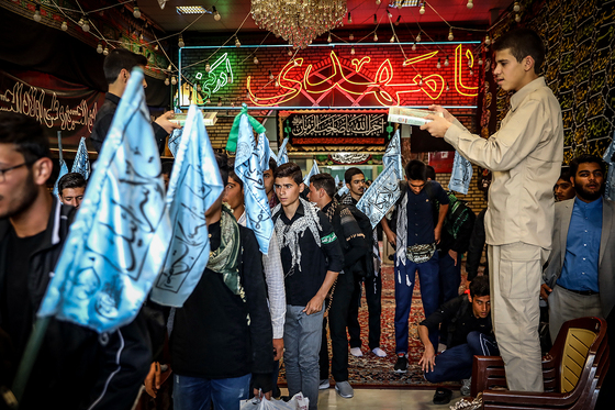بدرقه نخستین کاروان دانش آموزی پیاده روی اربعین