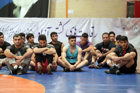 تمرین تیم کشتی «تا ثبت جهانی توس» با حضور حسن یزدانی
