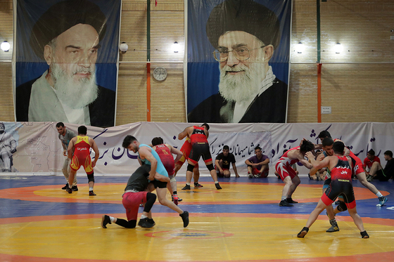 تمرین تیم کشتی «تا ثبت جهانی توس» با حضور حسن یزدانی