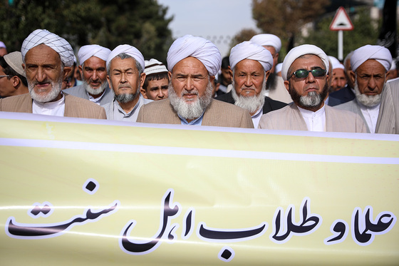 تشرف کاروان زیارتی اهل سنت به حرم مطهر رضوی