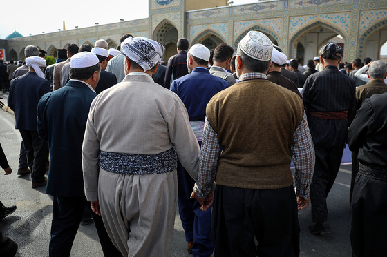 تشرف کاروان زیارتی اهل سنت به حرم مطهر رضوی