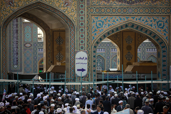 تشرف کاروان زیارتی اهل سنت به حرم مطهر رضوی