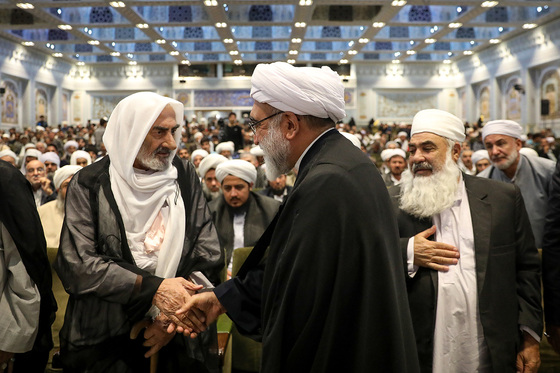 تشرف کاروان زیارتی اهل سنت به حرم مطهر رضوی