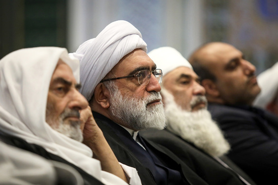 تشرف کاروان زیارتی اهل سنت به حرم مطهر رضوی