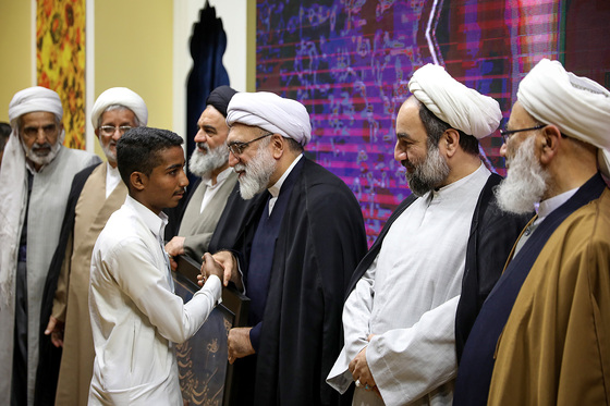 تشرف کاروان زیارتی اهل سنت به حرم مطهر رضوی