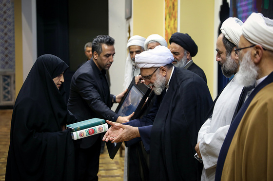 تشرف کاروان زیارتی اهل سنت به حرم مطهر رضوی