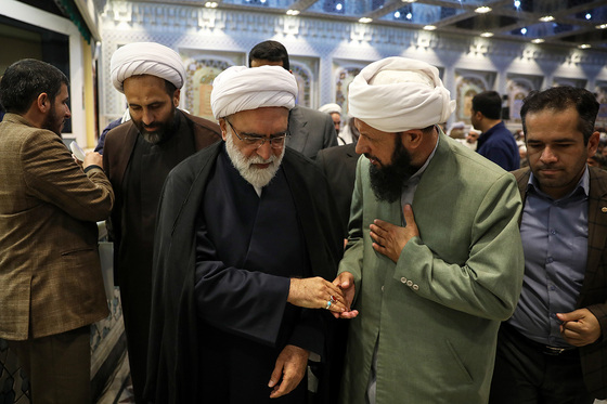 تشرف کاروان زیارتی اهل سنت به حرم مطهر رضوی