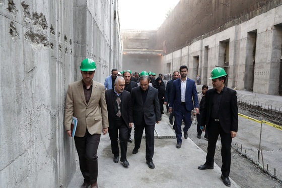 خروج دستگاه حفاری تونل قطار شهری با حضور وزیر اقتصاد و دارایی