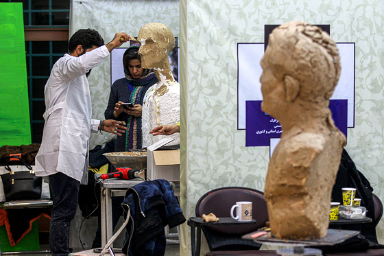 اولین سمپوزیوم مجسمه سازی شهدا و مفاخر مشهد