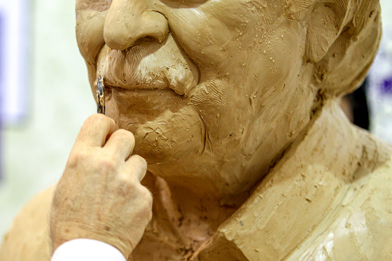 اولین سمپوزیوم مجسمه سازی شهدا و مفاخر مشهد