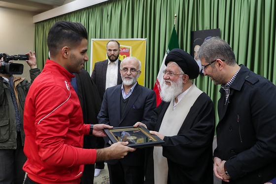 تجلیل آیت الله علم الهدی از بازیکنان تیم فوتبال شهرخودرو‎