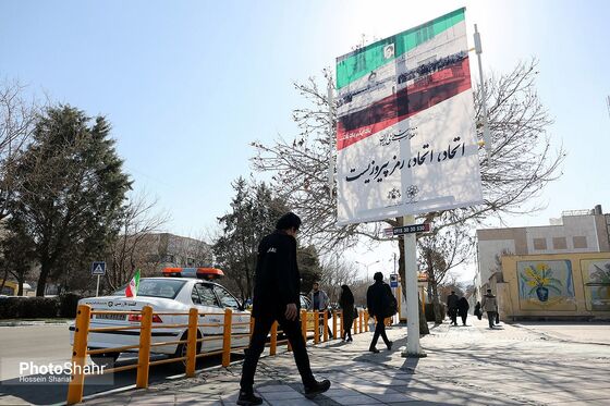 آذین بندی شهر به مناسبت دهه فجر