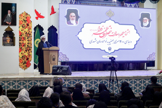 مراسم اهدای 300 سری جهیزیه به نوعروسان مشهدی در حرم رضوی‎