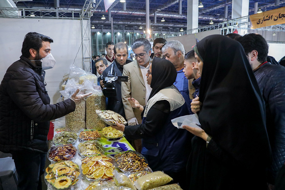 گشت تعزیرات حکومتی برای کنترل «بازار لوازم بهداشت فردی»