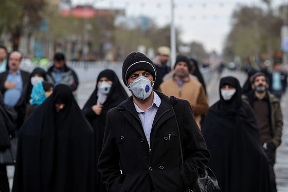 تحویل سال نو در خیابان های اطراف حرم مطهر رضوی