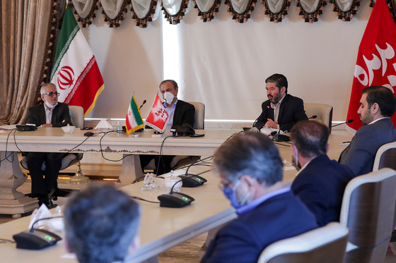 بازدید استاندار خراسان رضوی از روند عملیاتی پروژه پدیده شاندیز